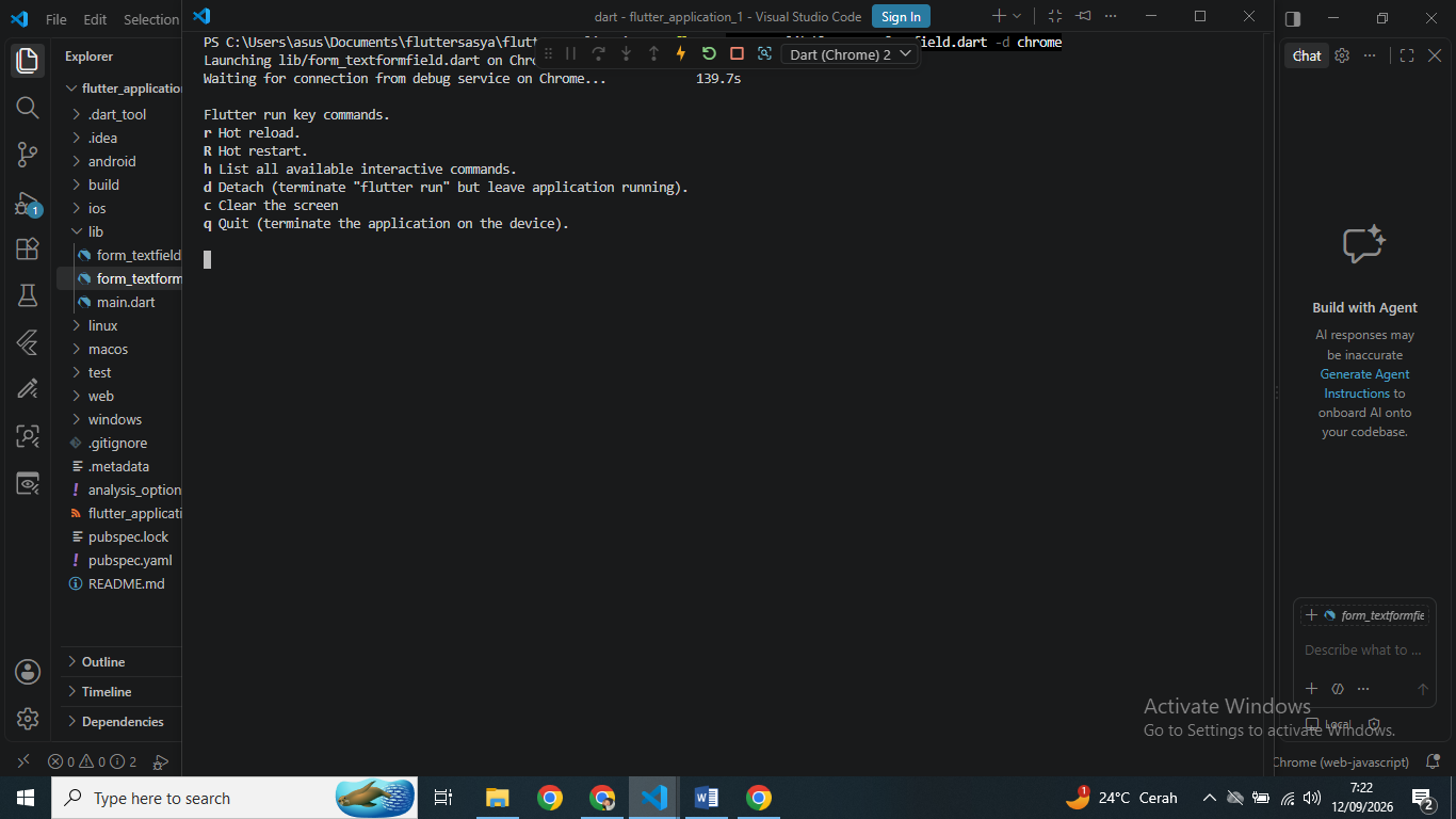 Gambar 4. Proses build ulang dan menjalankan form_textformfield.dart lewat terminal.